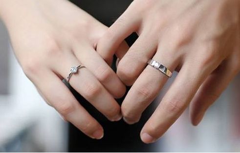 订婚戒指